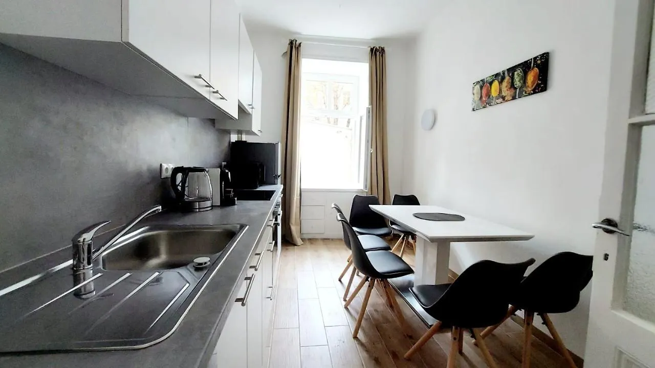 Central & Spacious Checkinvienna Apartment