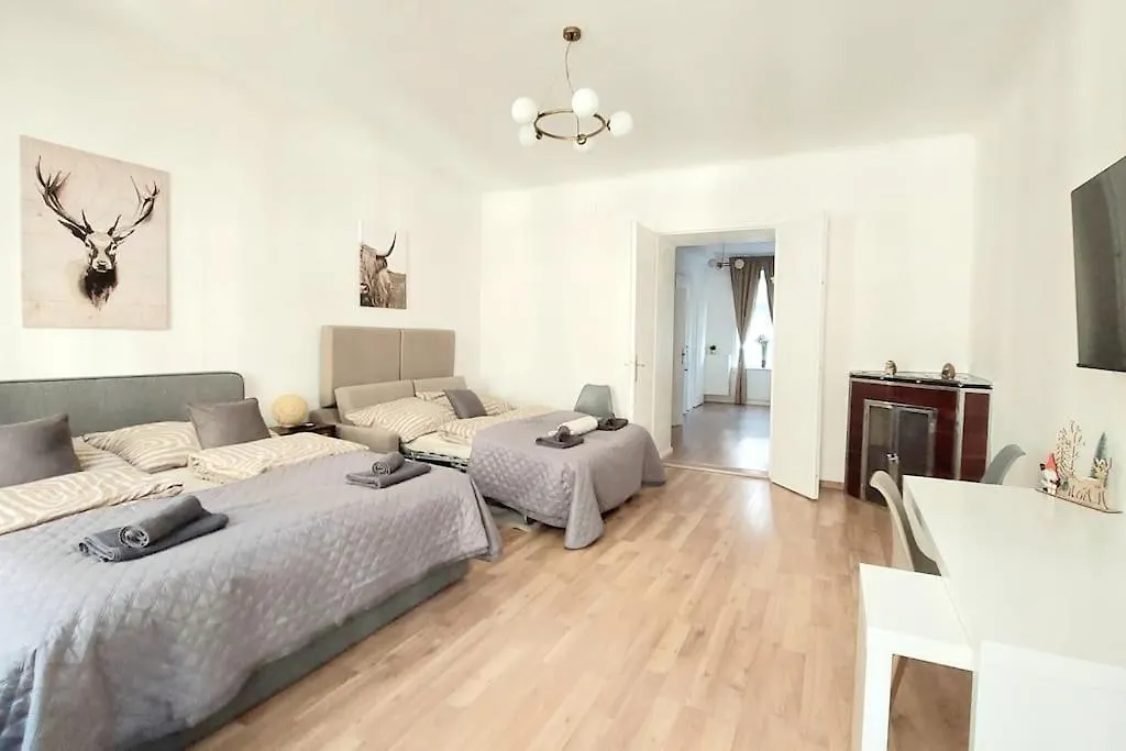 Central & Spacious Checkinvienna Apartment Austria
