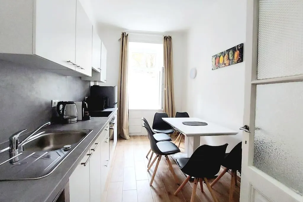 Central & Spacious Checkinvienna Apartment