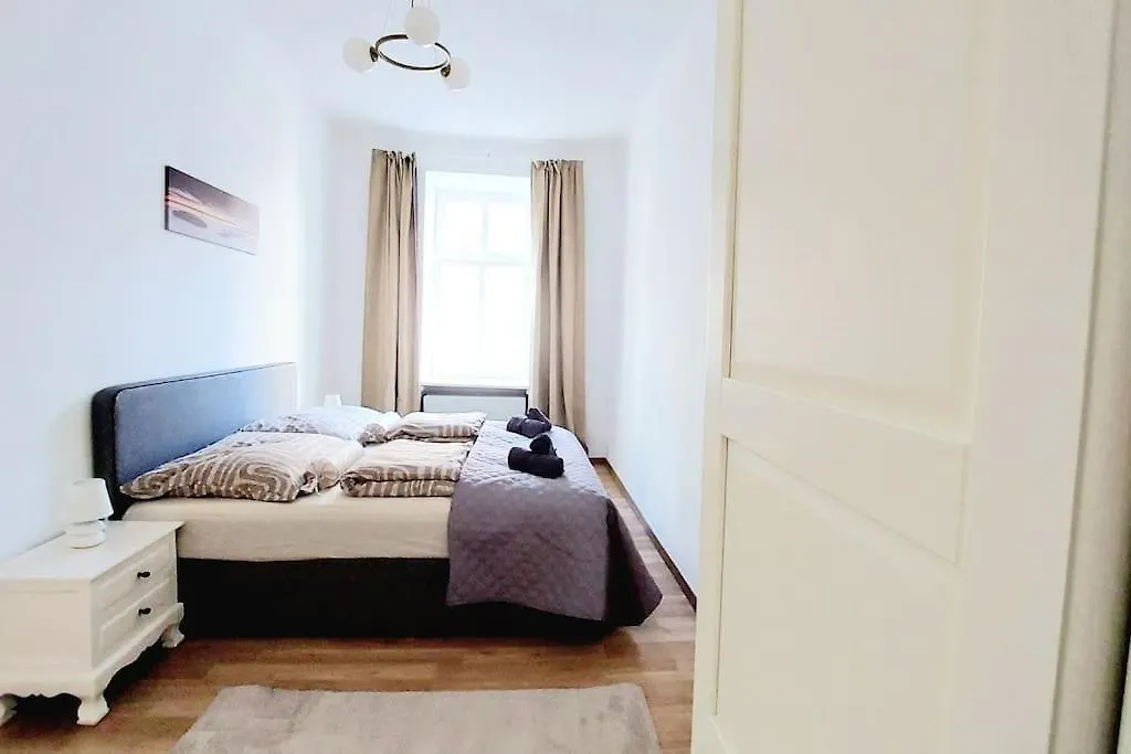 Central & Spacious Checkinvienna Apartment
